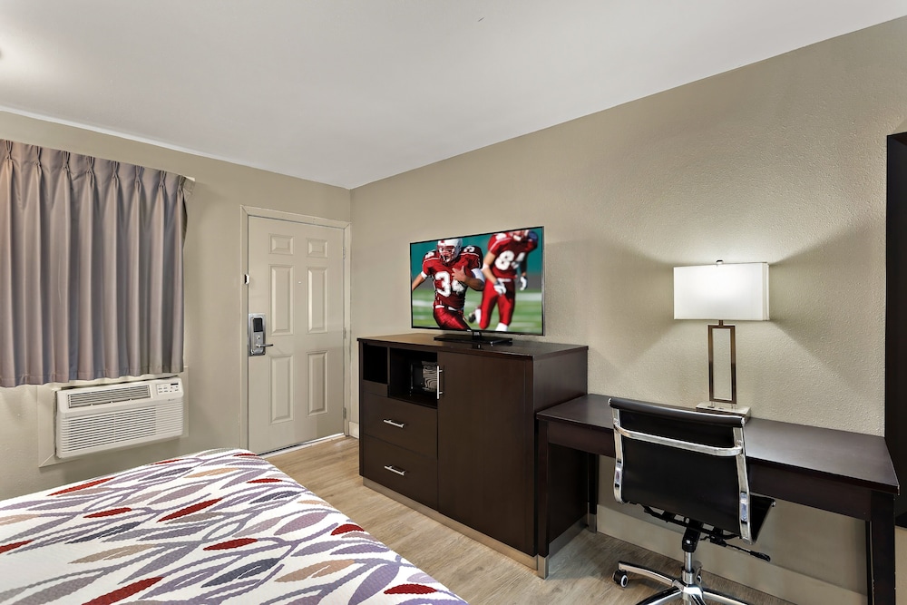 Red Roof Inn Redding - photo 17