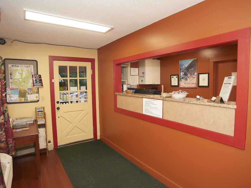 Swiss Chalets Village Inn - photo 6