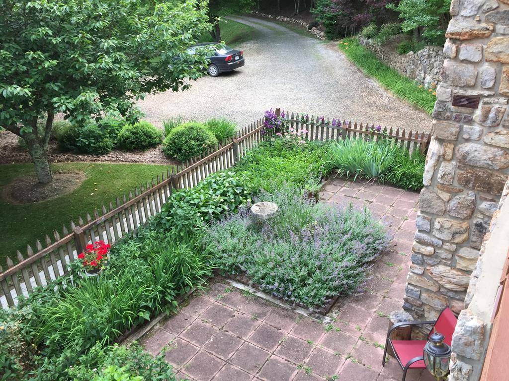 Mountain Song Inn - photo 6