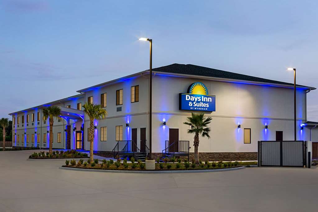 Days Inn & Suites by Wyndham Greater Tomball in Tomball, United States