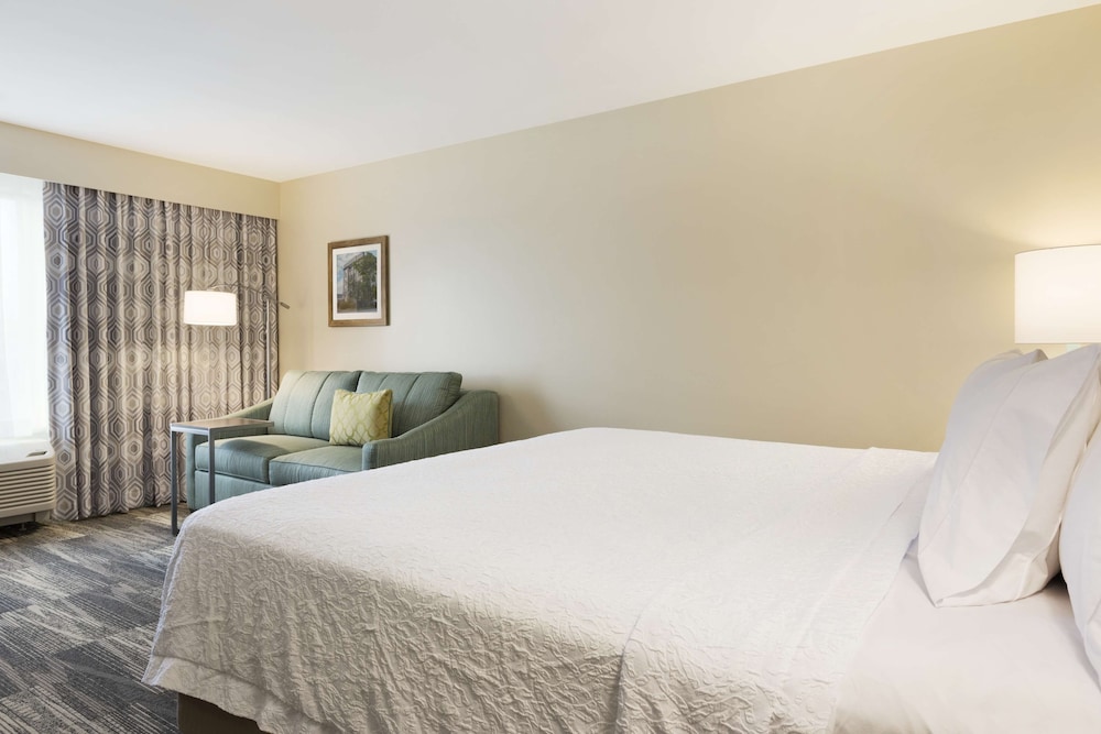 Hampton Inn & Suites Niles Warren - photo 23