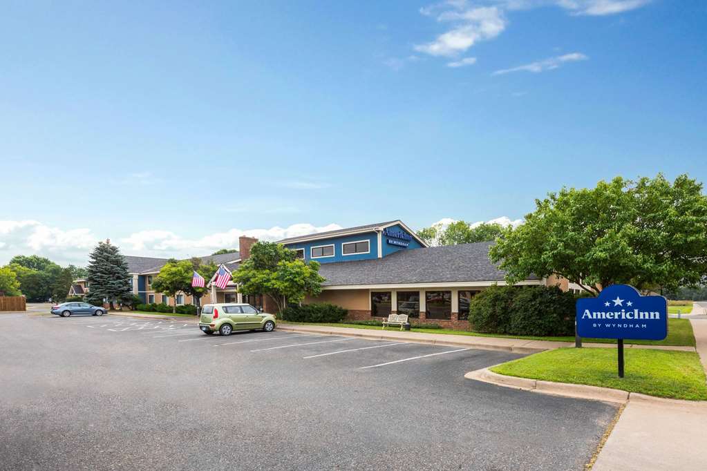 AmericInn by Wyndham North Branch - photo 5