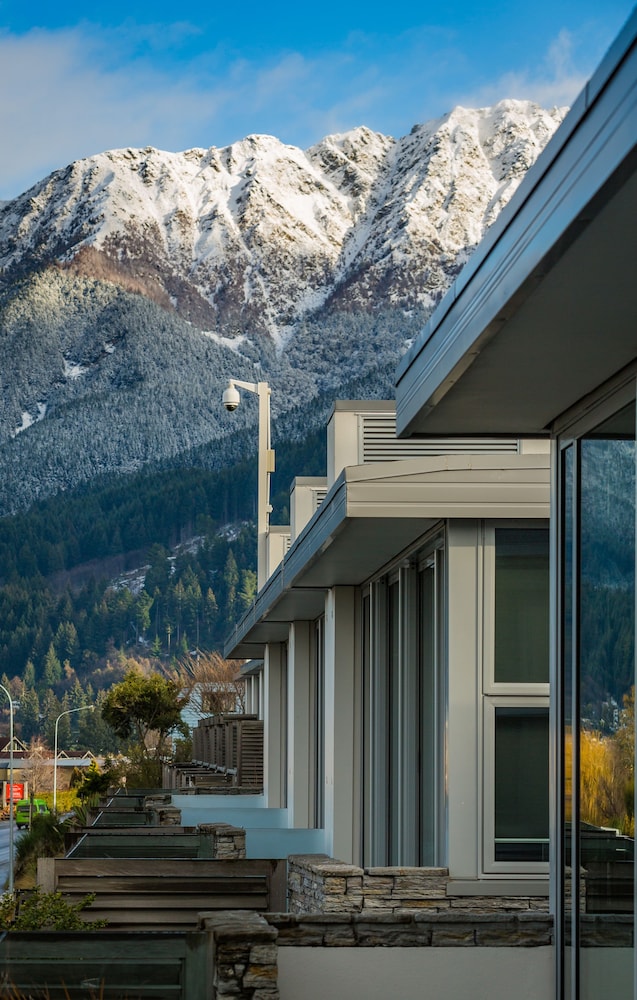 Swiss Belsuites Pounamu Queenstown — 5-Star Luxury Hotel in Queenstown, New Zealand