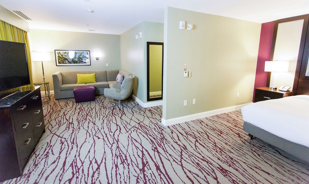 DoubleTree by Hilton Hotel Savannah Historic District - photo 24