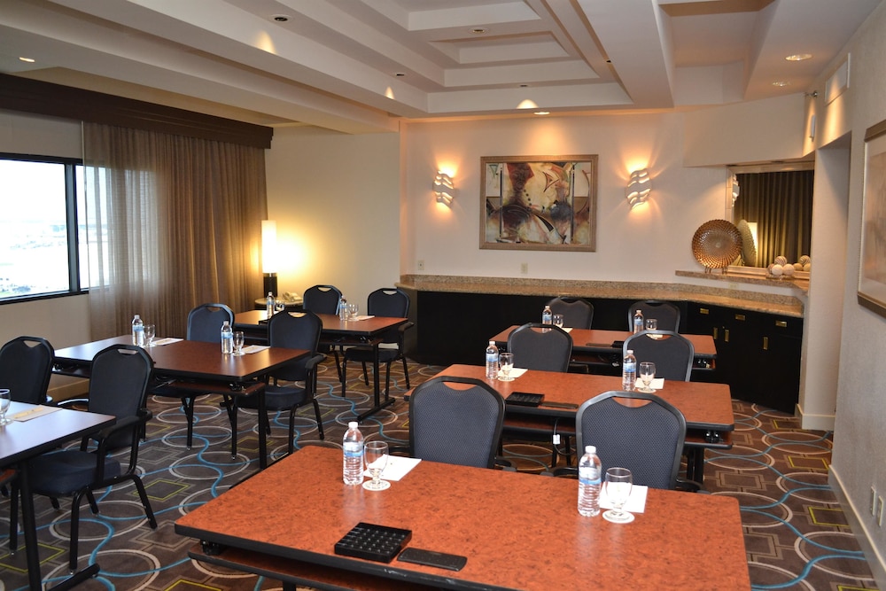 Doubletree by Hilton Houston Hobby Airport - photo 50