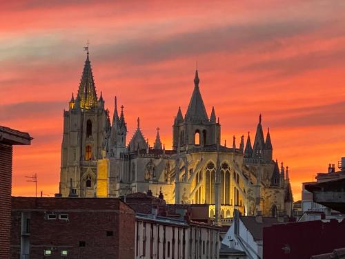 Vistas a la Catedral El Mirador de San Guillermo in Leon, Spain