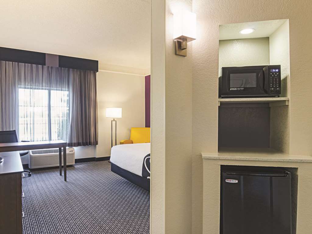 La Quinta Inn & Suites by Wyndham Denver Airport DIA - photo 16