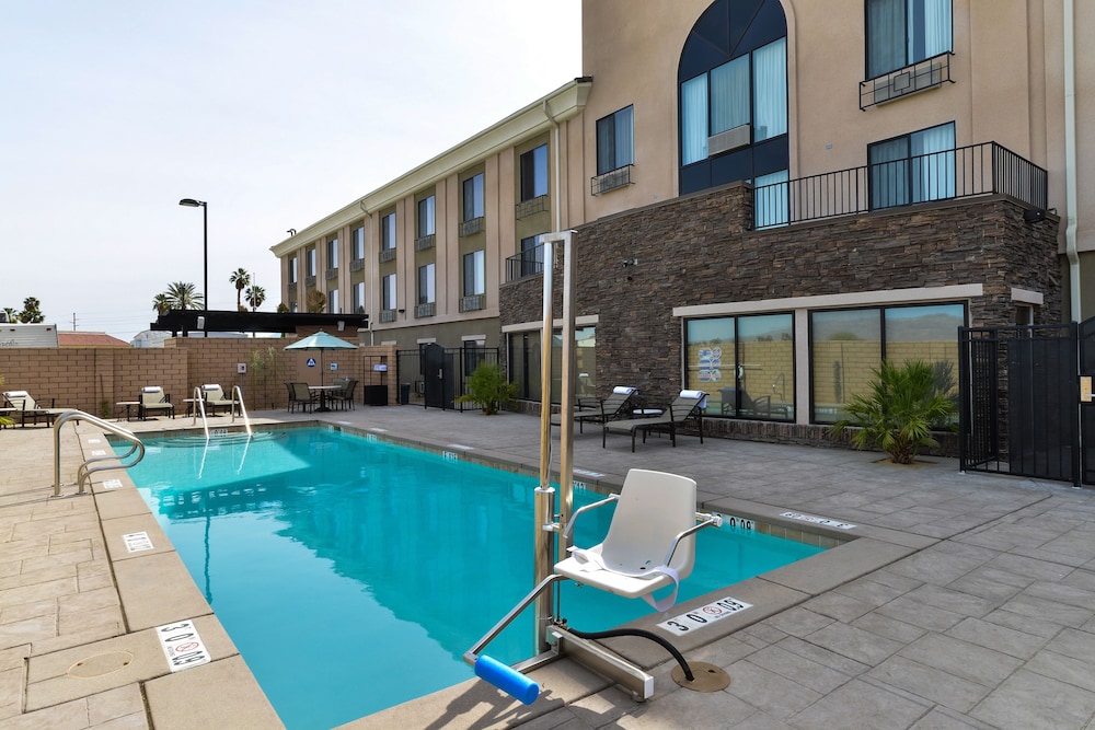 Holiday Inn Express & Suites Indio Coachella Valley by IHG - photo 43