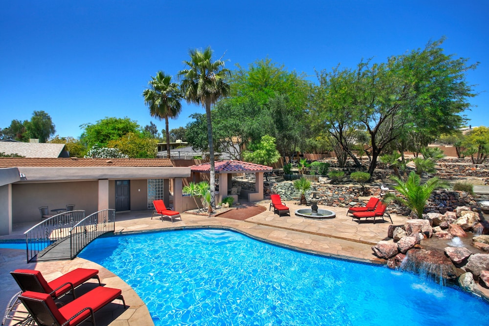 Resort like w Tennis Bocci Golf & Games Galore - featured photo