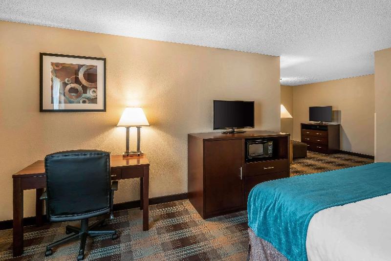 Clarion Inn near JBLM - photo 15
