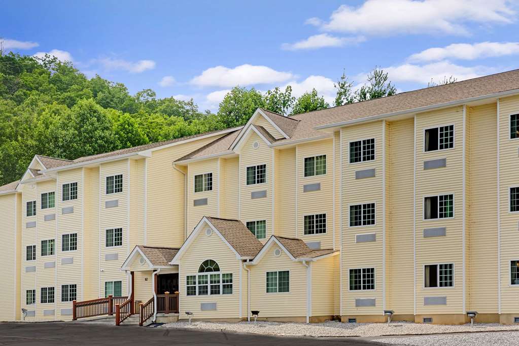 Microtel Inn & Suites By Wyndham Bryson City - photo 2