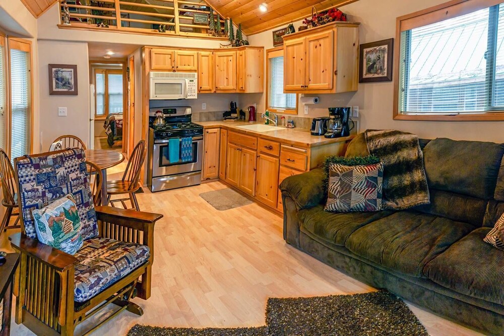 33 The Cabins At Hyatt Lake Sleeps 6 Hot Tub 10916811 — Ashland