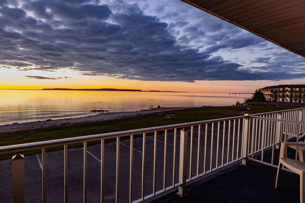 Days Inn & Suites by Wyndham St. Ignace Lakefront - photo 27