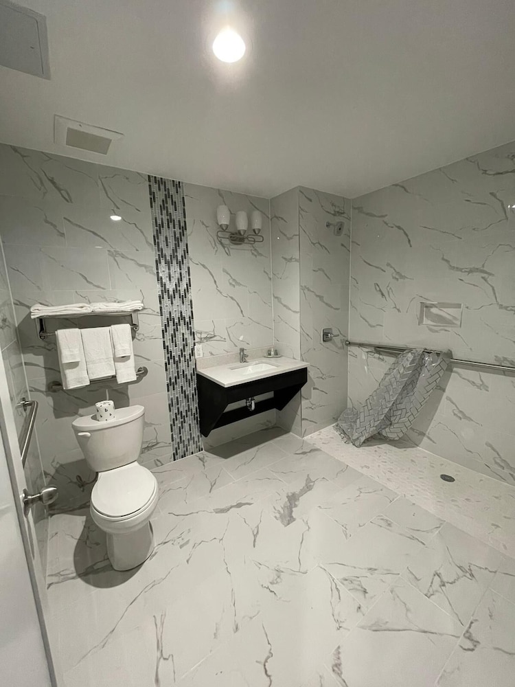 Thatford Hotel - photo 12