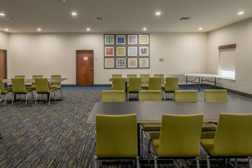 Holiday Inn Express & Suites N Waco Area West by IHG - photo 48