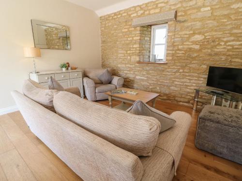 Ewecub Barn — Burford — photo 5