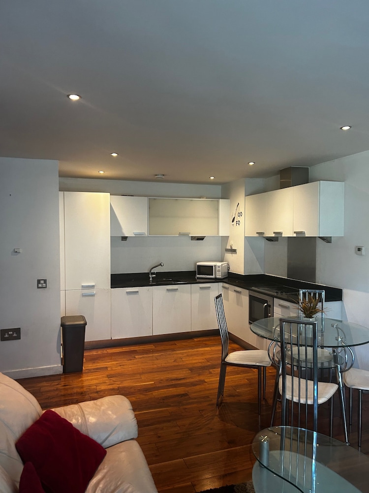 Salford Lux Apartment — 4-Star Luxury Hotel in Manchester, United Kingdom