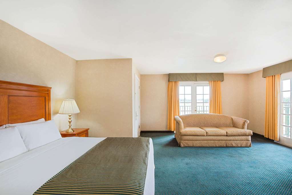 Ramada by Wyndham Flagstaff East - photo 16