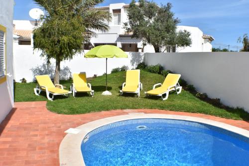 Villa Amendoeira Pool Heated By Algarkasa — 4-Star Luxury Hotel in Guia, Portugal