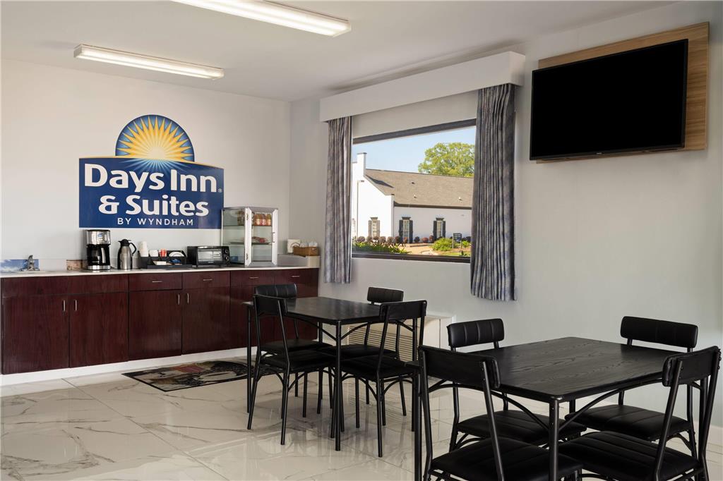 Days Inn & Suites by Wyndham Byram - photo 22