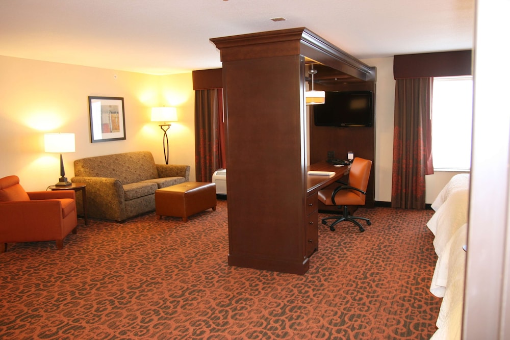 Hampton Inn & Suites Peru - photo 7