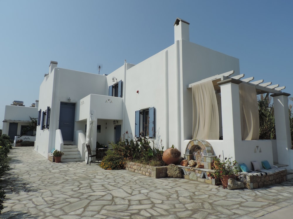 Pelagos Rooms 10m from Gyrismata Beach in Skyros, Greece