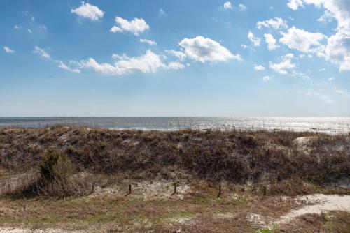 Mead Us At The Pier by Oak Island Accommodations - photo 32