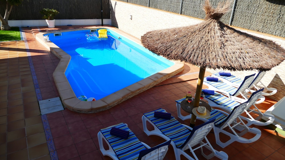 Villa Chantal — 4-Star Luxury Hotel in Calafell, Spain