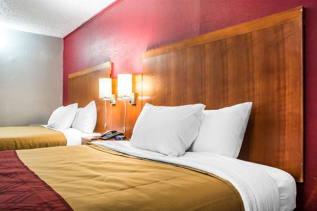 Econo Lodge Brockport - photo 19
