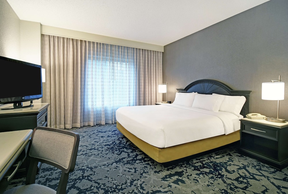 Embassy Suites Charleston - photo 17