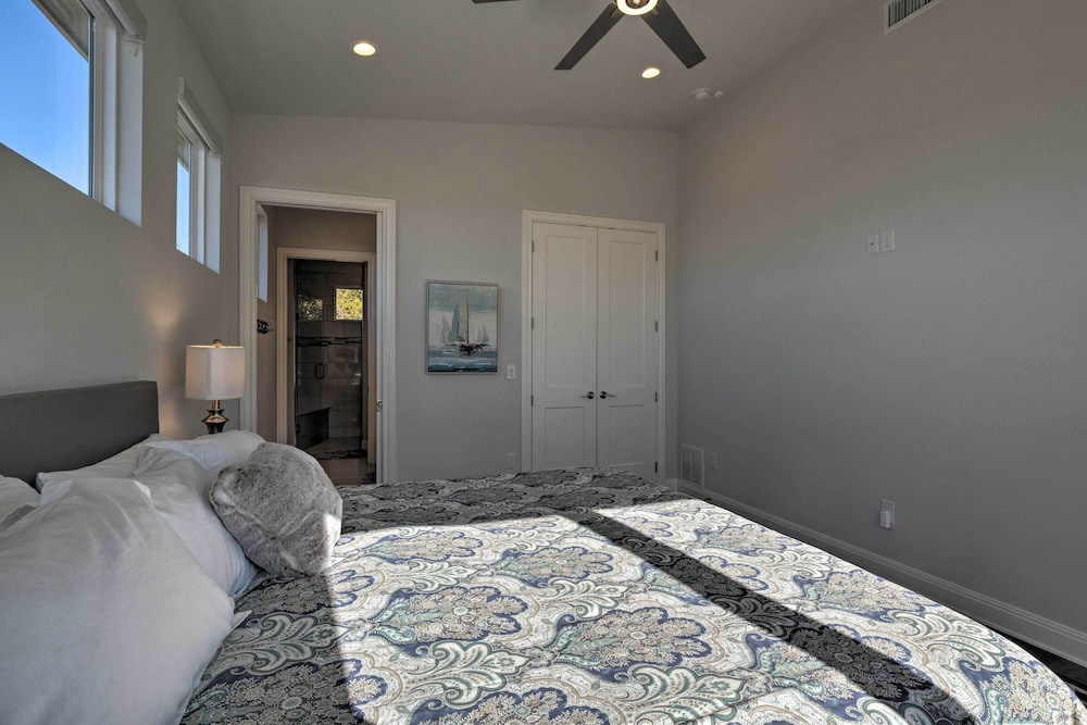 Modern Lake Travis Haven with Resort Amenities - photo 5