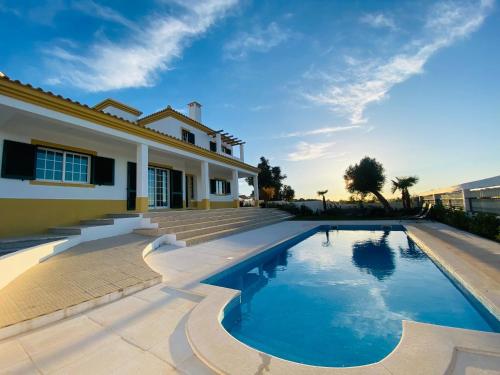Vivenda Soares — 4-Star Luxury Hotel in Estombar, Portugal