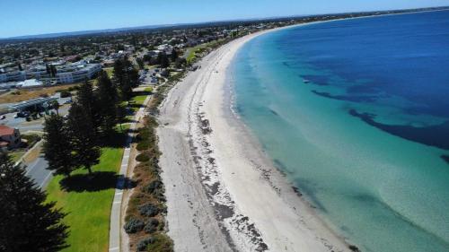Surfside Sunset — 4-Star Luxury Hotel in Safety Bay, Australia