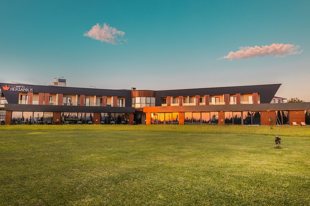 Motel Heksapolis — Tavsancil