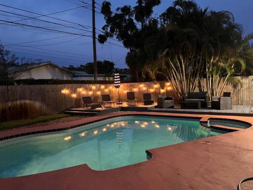 New Pool home 3 miles to the beach — 4-Star Luxury Hotel in Seminole, United States