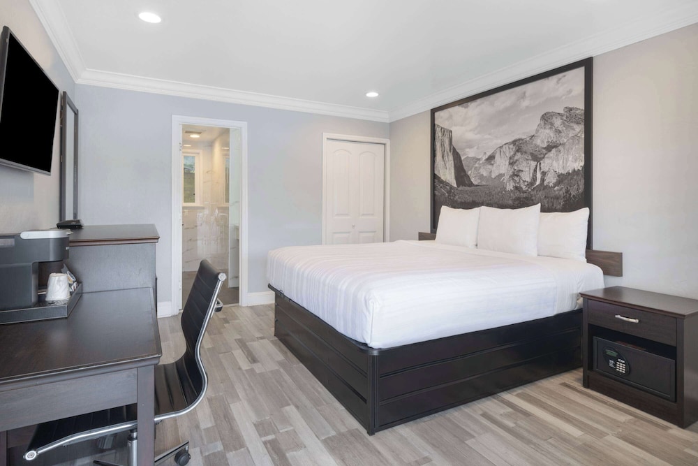 Aura Inn Monterey - photo 66