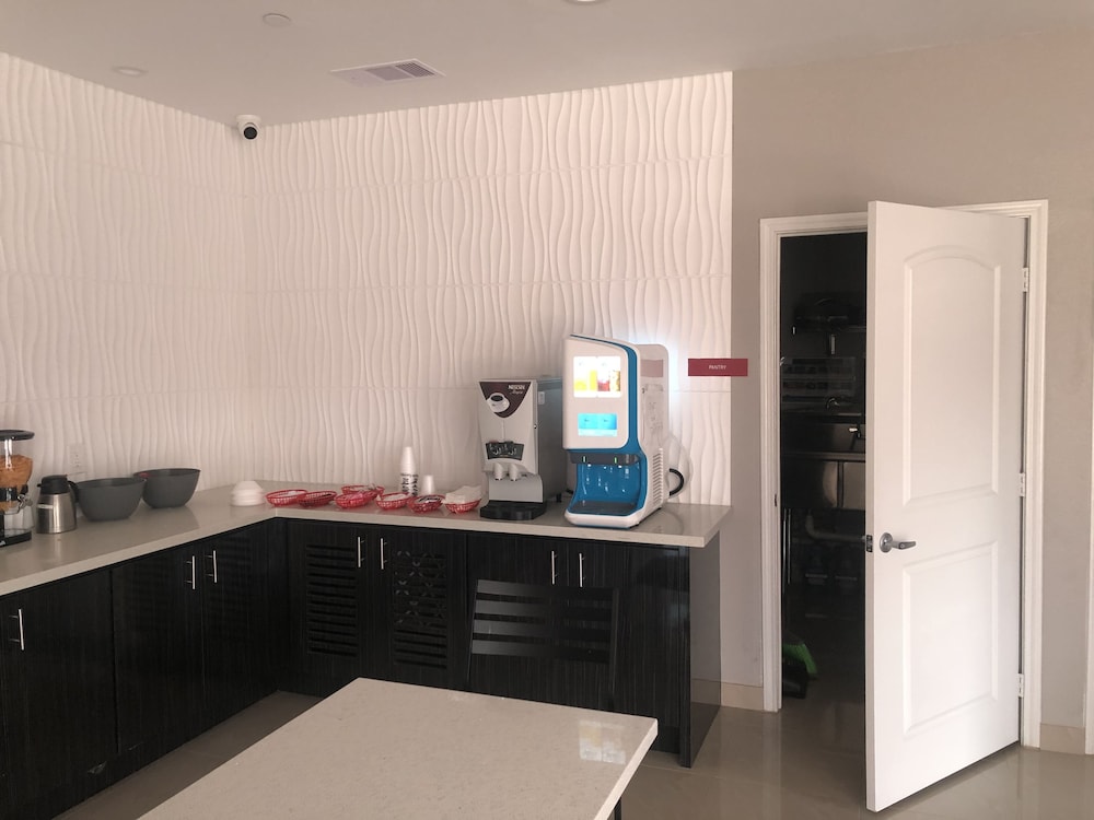Budget Host Inn and Suites - photo 31