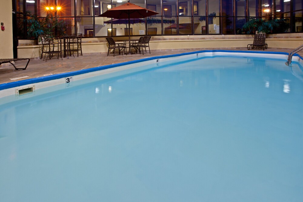 Holiday Inn Express & Suites Indianapolis East By Ihg - photo 22