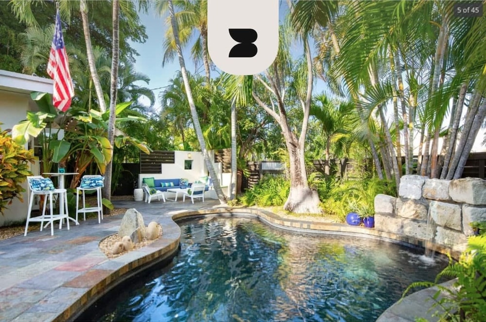 New Hidden Oasis Waterfall Pool Close to Beach — 4-Star Luxury Hotel in Key West, United States