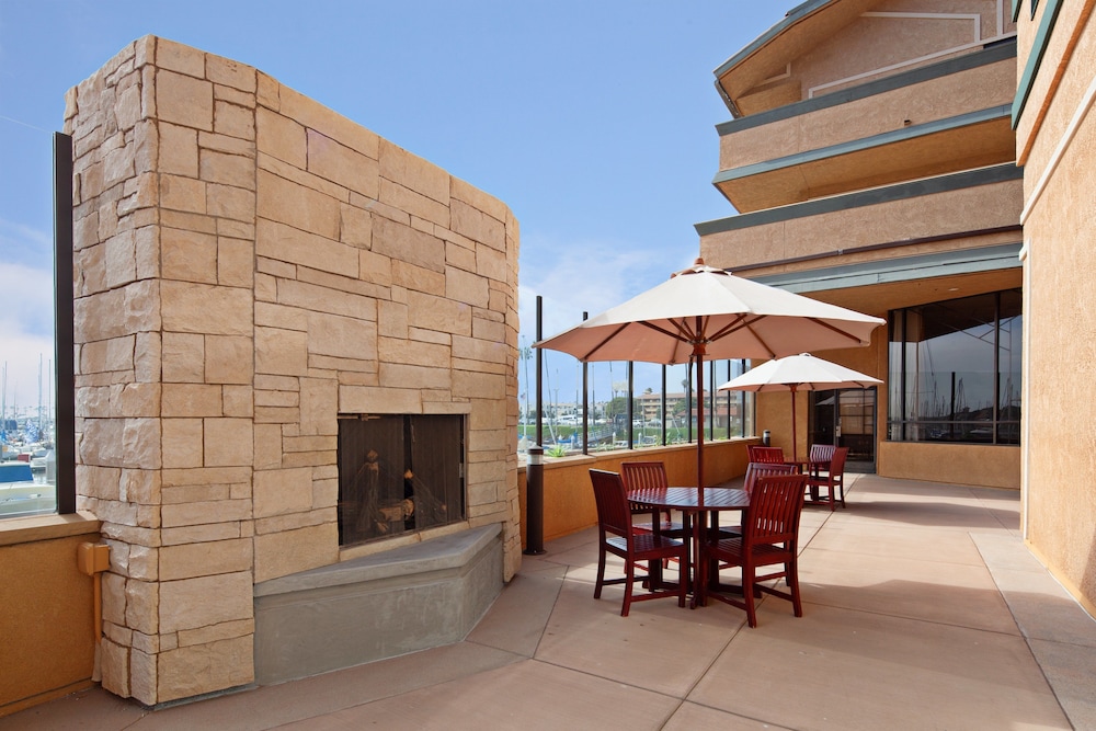 Holiday Inn Express Hotel & Suites Ventura by IHG - photo 25