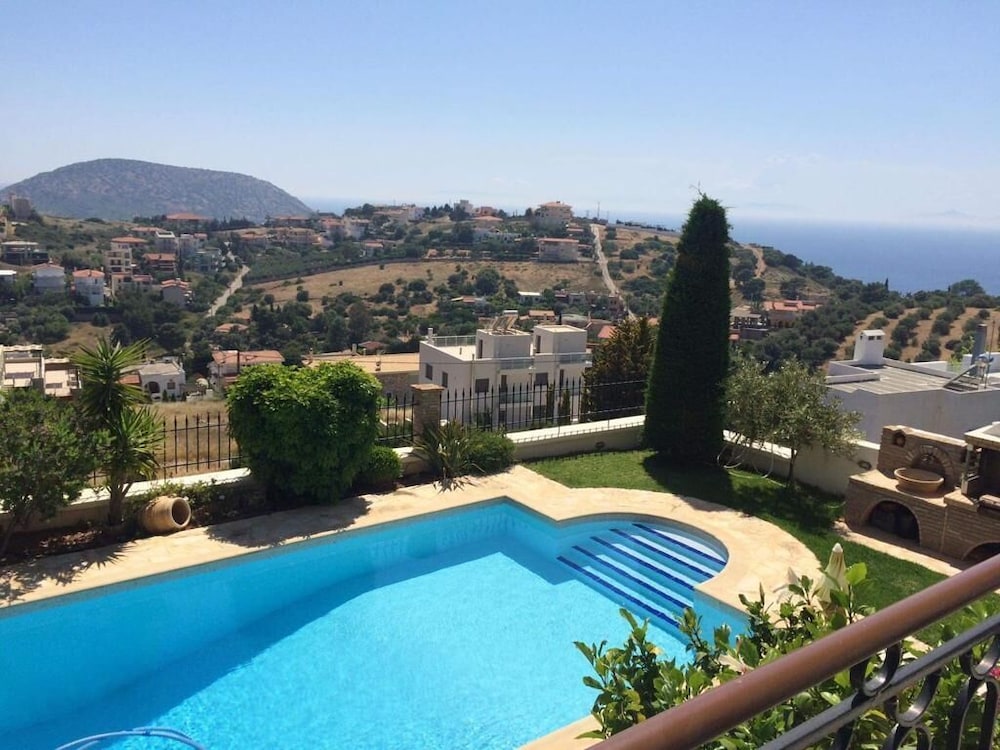 Anavyssos Dream Villa Sea View and Pool — 4-Star Luxury Hotel in Anavyssos, Greece