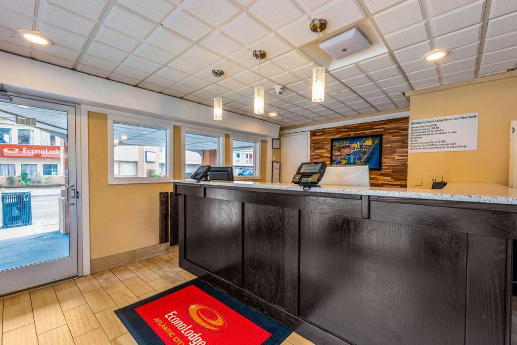 Econo Lodge Beach and Boardwalk - photo 5
