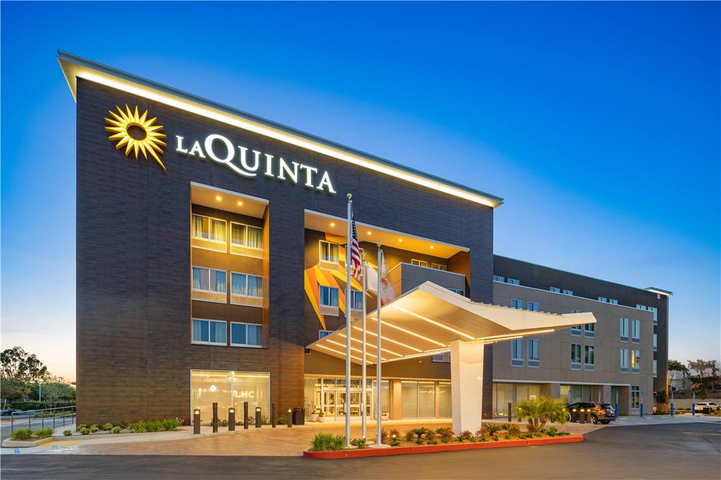 La Quinta Inn & Suites by Wyndham La Habra - photo 5