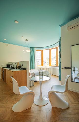 Panoramic Studio Apt in Tbilisi Center By Wehost