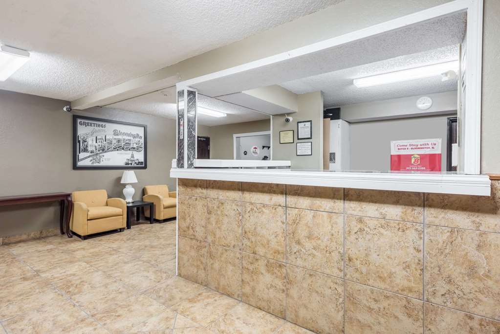 Super 8 by Wyndham Bloomington - photo 3