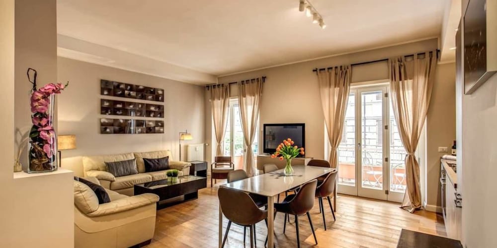 The Dome 3 bedroom apartment — 4-Star Luxury Hotel in Rome, Italy