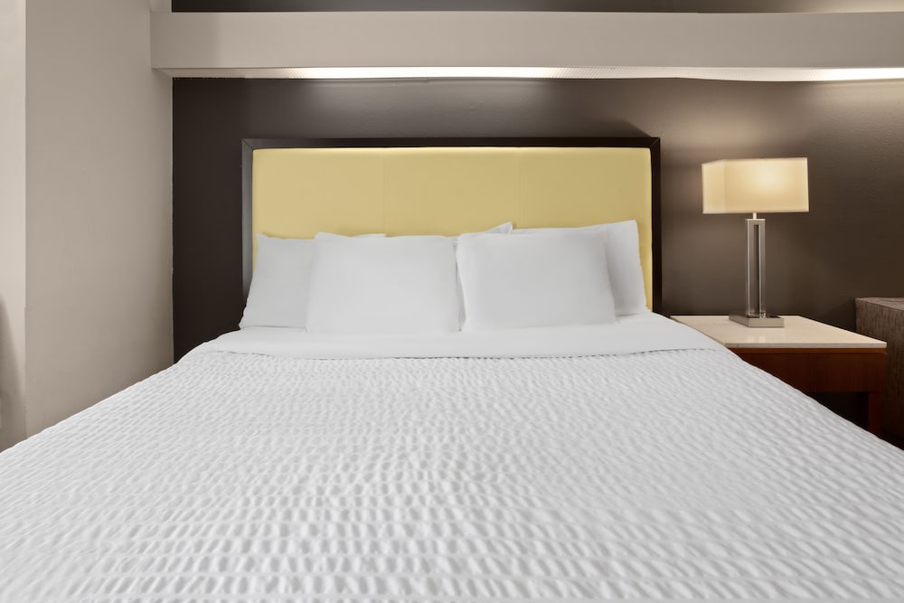 Americas Best Value Inn & Suites Racine - photo 13