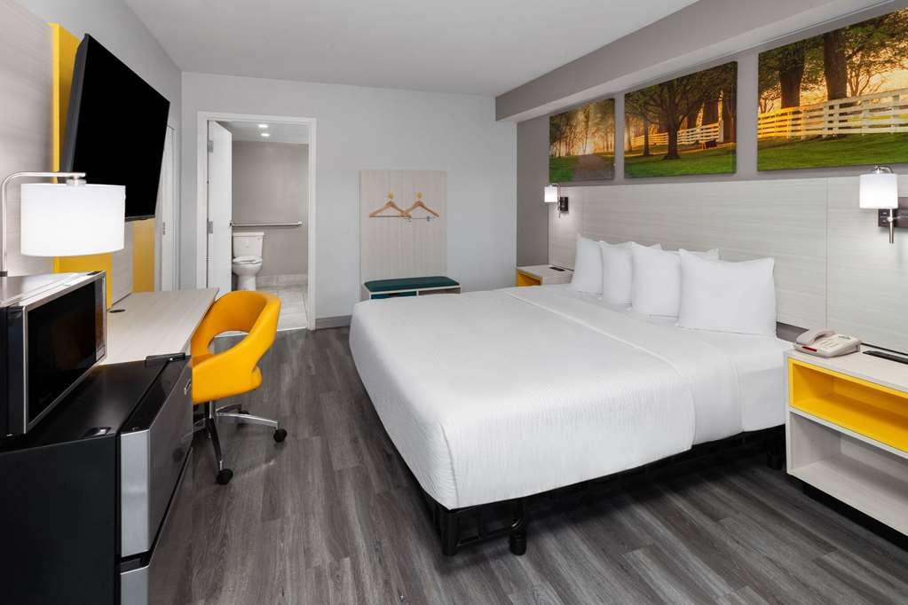 Days Inn by Wyndham Baltimore Northwest - photo 25