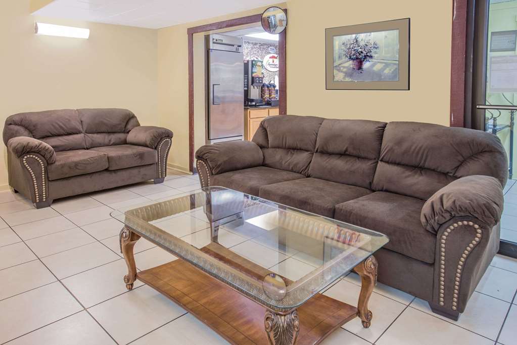 Super 8 by Wyndham Champaign - photo 3