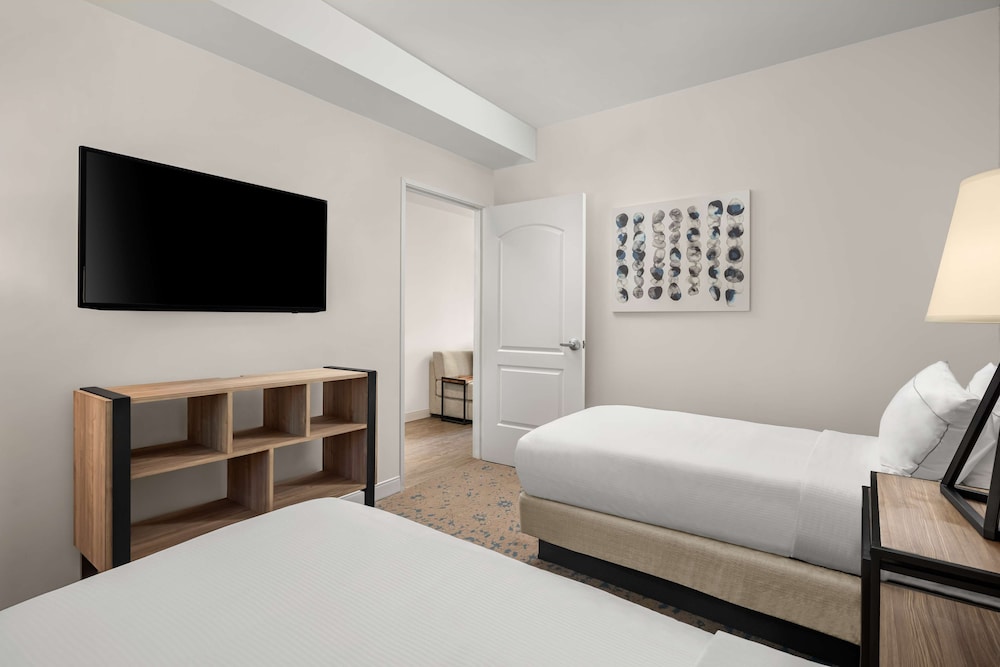 The Cassara Carlsbad Tapestry Collection by Hilton - photo 26